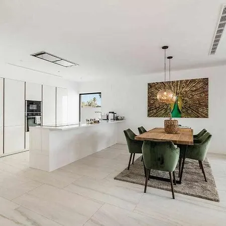 Piscina Privada A Unos Minutos De La Playa Villa Marbella